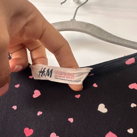 H&M kid's Valentines day heart pattern black skate dress long sleeve size 2-4 ye - Picture 4 of 4